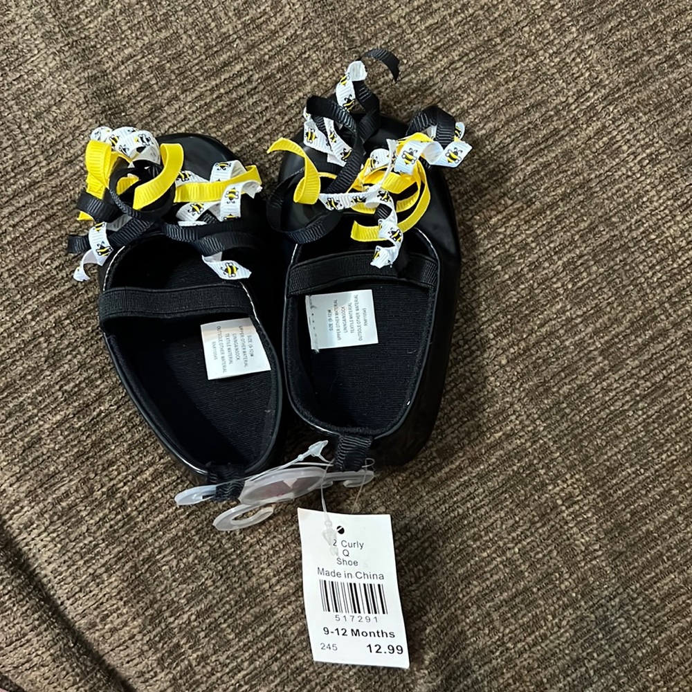 NWT infant shoes. 9-12 months